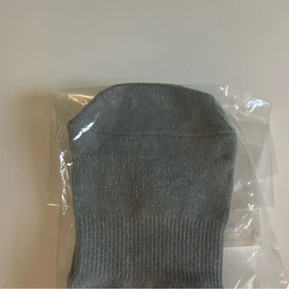 Pointe Studio Union Full-Foot Grip Socks, Pilates Barre & Yoga Socks S/M (5-7.5) - Picture 5 of 9